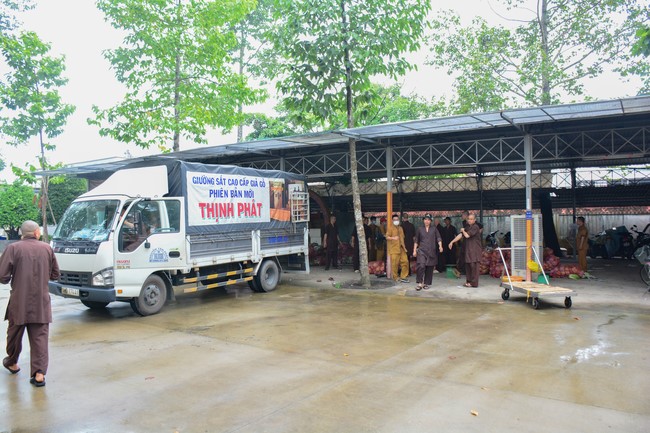 Continuing to support people in need in the Covid-19 pandemic of Hoang Phap Pagoda (series 4)